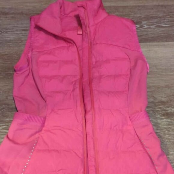 Lululemon Down For It All Vest in Sonic Pink Down Quilted Zip 2 - Picture 1 of 7